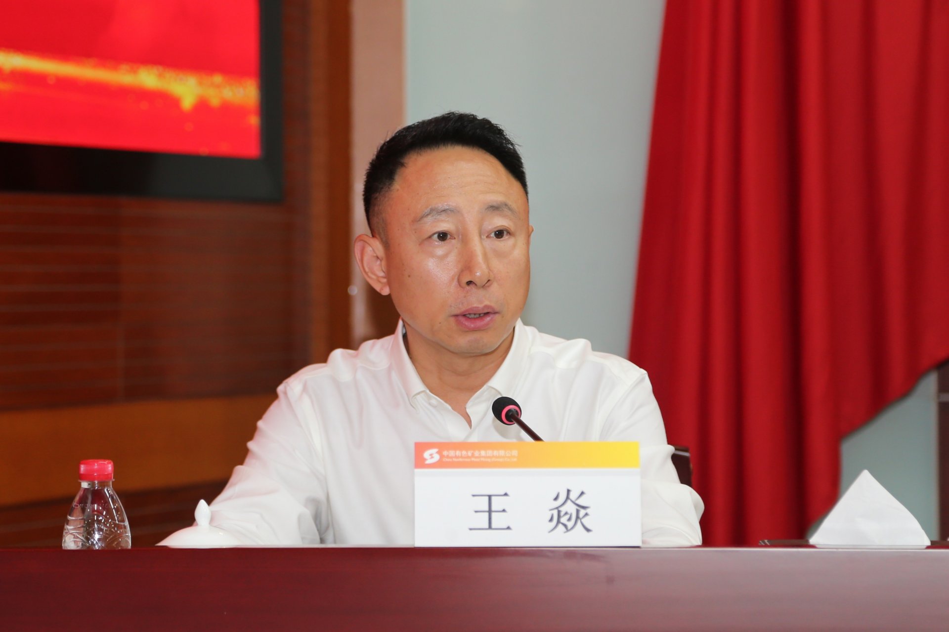 牢牢把握发展大局和正确方向